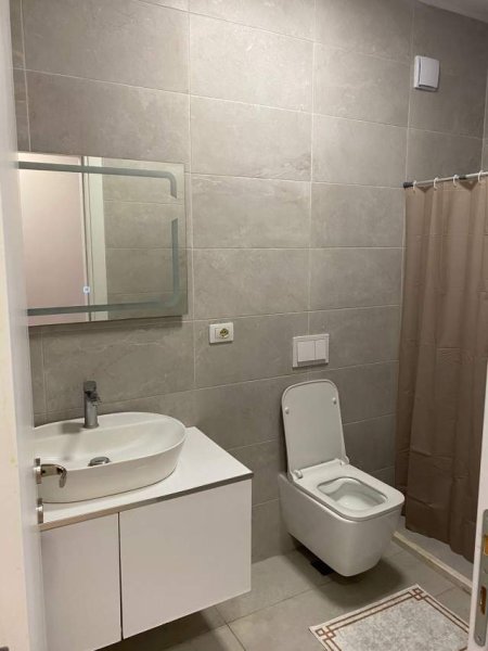 Tirane, jepet me qera apartament 2+1+BLK Kati 5, 105 m² 400 Euro (Spitali Amerikan 3)