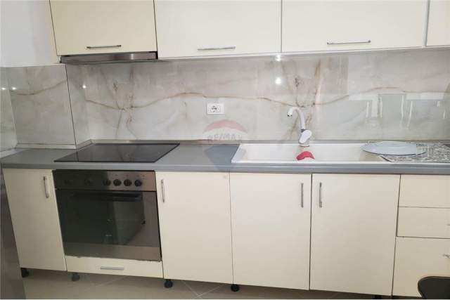 Tirane, jepet me qera apartament 3+1 Kati 2, 115 m² 450 Euro (Don Bosko)