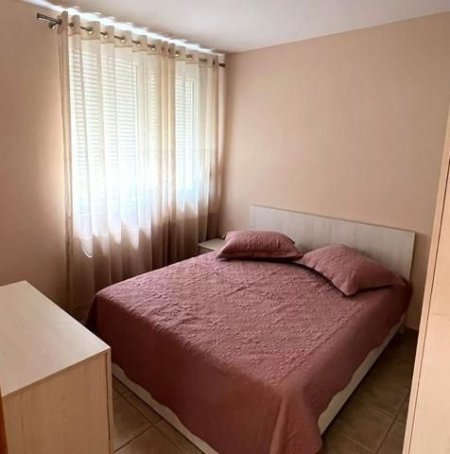 Tirane, jepet me qera apartament 1+1 500 Euro