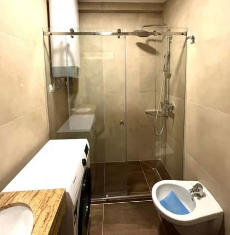 Tirane, jepet me qera apartament 1+1 500 Euro