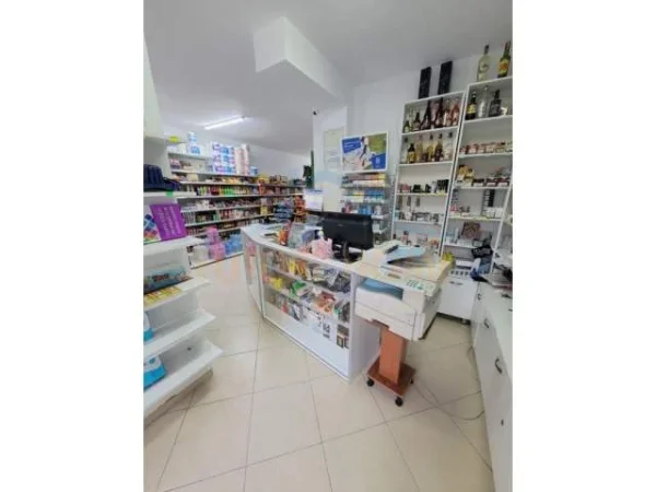 Tirane, shitet dyqan Kati 0, 59 m² 190000 Euro (Komuna e Parisit)