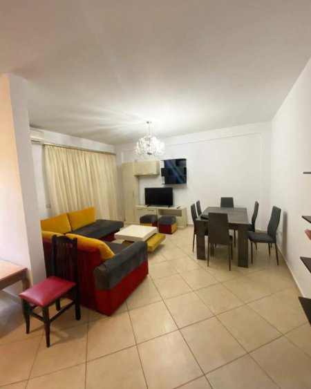 Tirane, jepet me qera apartament 2+1+BLK Kati 1, 118 m² 400 Euro (Rruga Rrapo Hekali)
