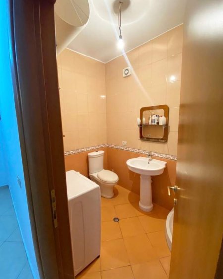 Tirane, jepet me qera apartament 2+1+BLK Kati 1, 118 m² 400 Euro (Rruga Rrapo Hekali)