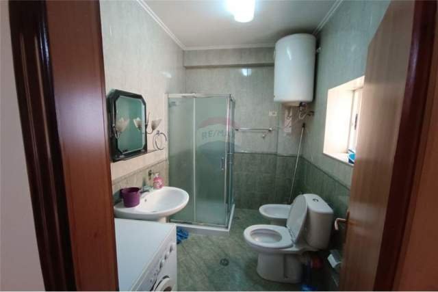 Tirane, jepet me qera apartament Kati 3, 68 m² 40.000 Leke (tefta tashko pazari ri)