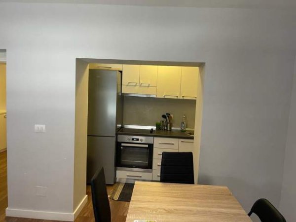 Tirane, jepet me qera apartament 1+1 550 Euro