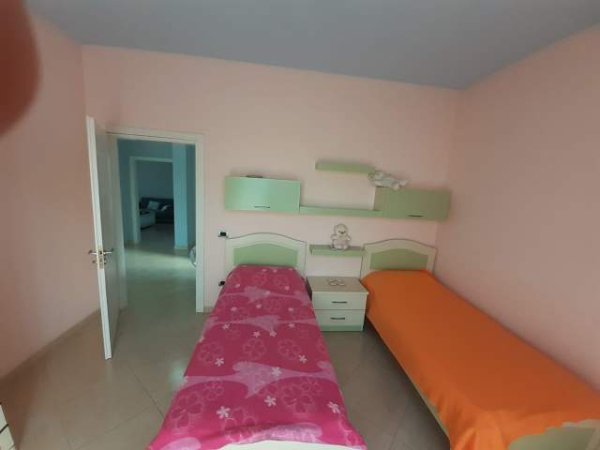 Tirane, jepet me qera Vile 2 Katshe Kati 1, 700 Euro (Sauk) (TRR-0457-2203)