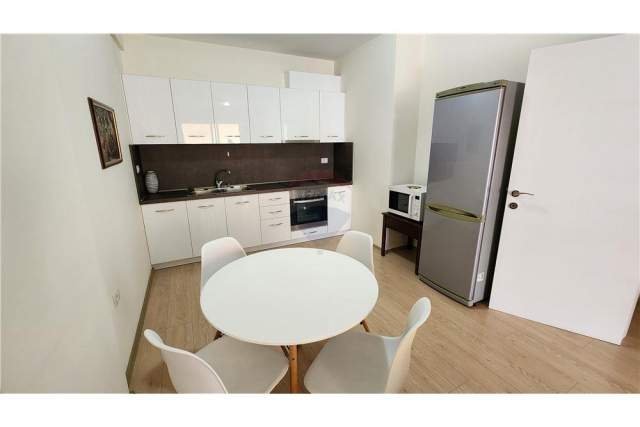 Tirane, jepet me qera apartament 2+1+BLK Kati 7, 96 m² 500 Euro (komuna e parisit)