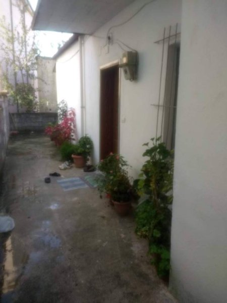 Durres, jepet me qera shtepi 1 Katshe Kati 0, 70 m² 10.000 Leke (Mbreti Pirro)