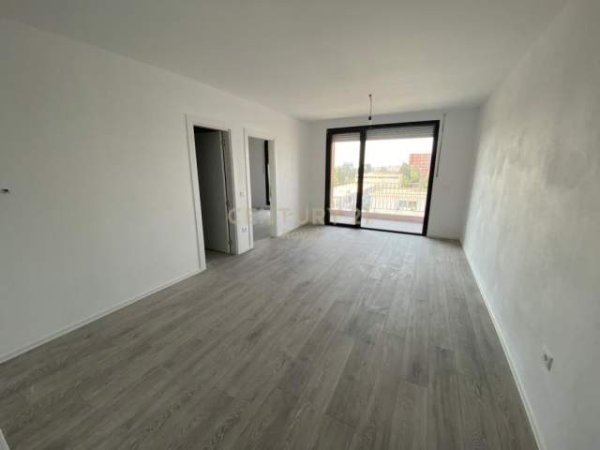 Tirane, jepet me qera zyre Kati 5, 63 m² 350 Euro (tek Pediatria)