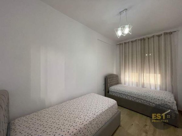 Jepet me qera Super Apartament 2+1 te Kopshti Zoologjik,prane Restorant “Gambero”