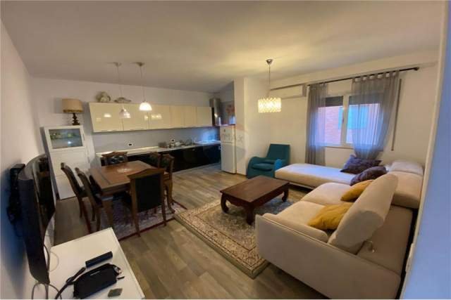 Tirane, jepet me qera apartament 2+1 Kati 1, 90 m² 500 Euro (liqeni i thate)