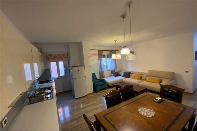 Tirane, jepet me qera apartament 2+1 Kati 1, 90 m² 500 Euro (liqeni i thate)