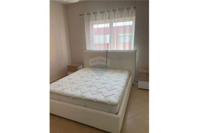 Tirane, jepet me qera apartament 2+1+BLK Kati 5, 105 m² 400 Euro (Amerikan 3)