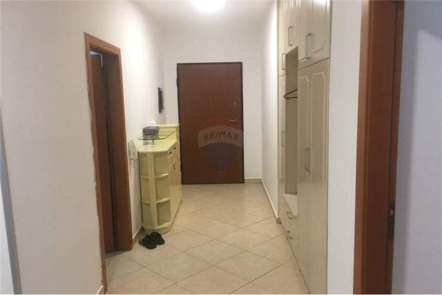 Tirane, jepet me qera apartament 2+1 Kati 8, 107 m² 650 Euro (parku olimpik)