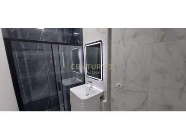 Tirane, jepet me qera apartament 1+1 Kati 8, 69 m² 500 Euro (21 Dhjetori)