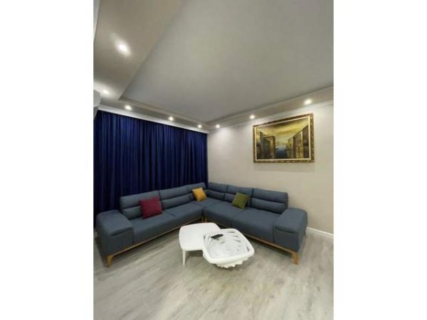 Japim me qira apartamet 2+1 te Pazari i Ri ,100 m² , 600 Euro