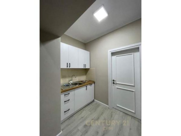 Japim me qira apartamet 2+1 te Pazari i Ri ,100 m² , 600 Euro