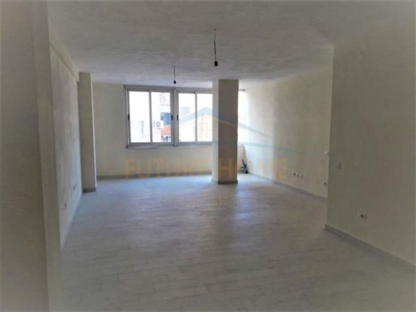 Tirane, jepet me qera zyre Kati 3, 142 m² 800 Euro (Rruga Tefta tashko)