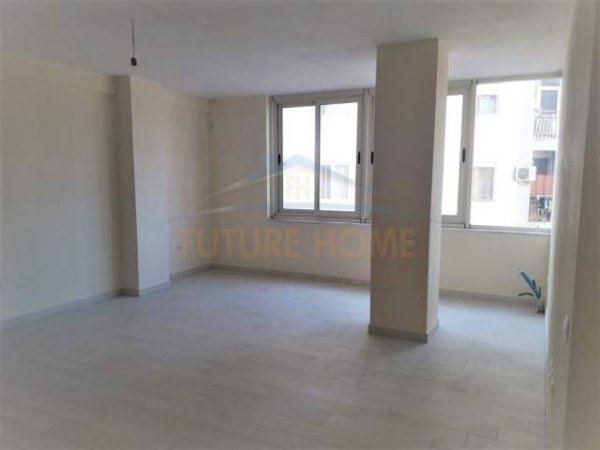 Tirane, jepet me qera zyre Kati 3, 142 m² 800 Euro (Rruga Tefta tashko)