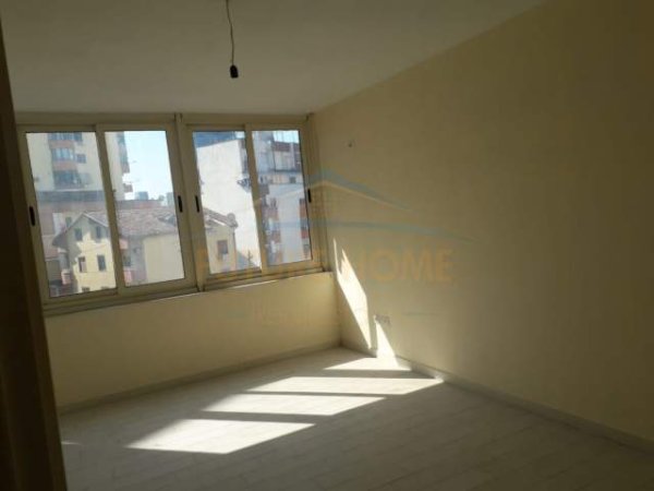 Tirane, jepet me qera zyre Kati 3, 142 m² 800 Euro (Rruga Tefta tashko)