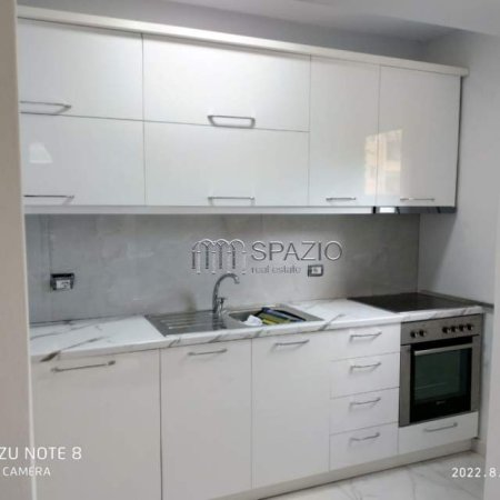 Tirane, jepet me qera apartament 3+1+BLK Kati 2, 96 m² 700 Euro (Rruga 'Muhamet Gjollesha'')