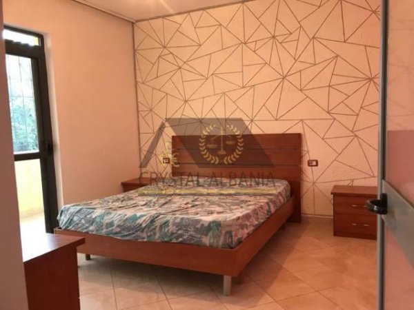 Tirane, jepet me qera apartament 3+1 Kati 0, 100 m² 320 Euro