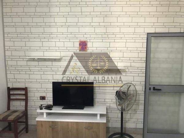 Tirane, jepet me qera apartament 3+1 Kati 0, 100 m² 320 Euro