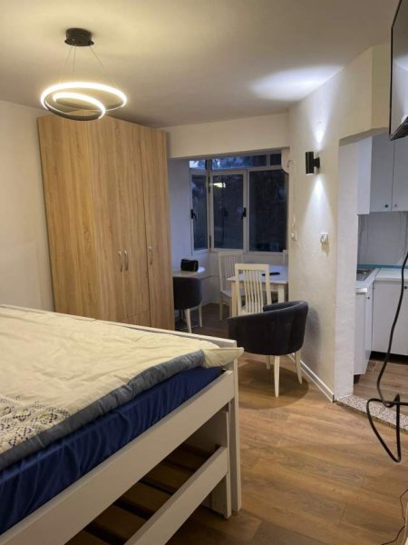 Tirane, jepet me qera apartament Kati 3, 300 Euro (Ali Visha)
