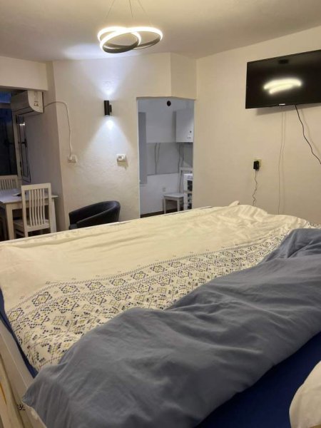 Tirane, jepet me qera apartament Kati 3, 300 Euro (Ali Visha)