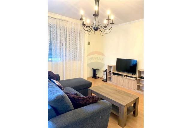 Tirane, jepet me qera apartament 2+1 Kati 4, 120 m² 600 Euro (rruga sami frasheri)