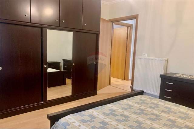 Tirane, jepet me qera apartament 2+1+BLK Kati 4, 650 Euro (Bllok prane Lsi)