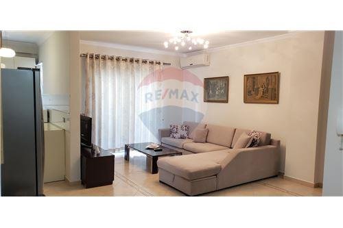 Tirane, jepet me qera apartament 2+1 Kati 1, 110 m² 800 Euro (LICEU ARTISTIK)