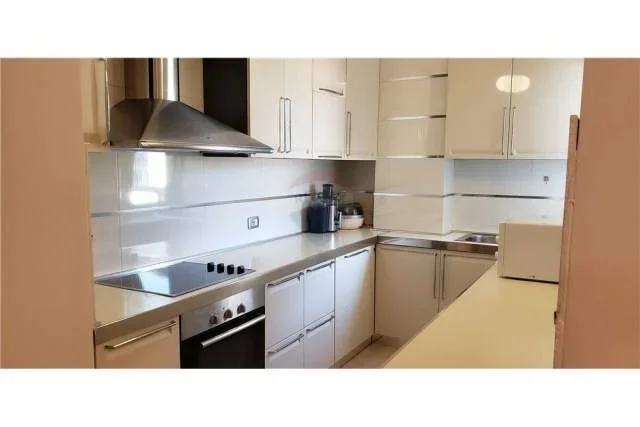 Tirane, jepet me qera apartament 2+1 Kati 4, 110 m² 850 Euro (Apartament 2+1 per qira prane Liceut Artistik)