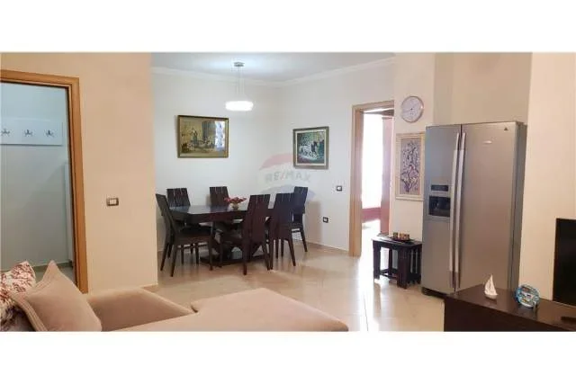 Tirane, jepet me qera apartament 2+1 Kati 4, 110 m² 850 Euro (Apartament 2+1 per qira prane Liceut Artistik)