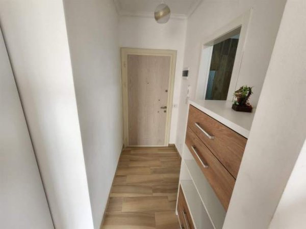 Tirane, jepet me qera garsonier 1+1 Kati 9, 32 m² 230 Euro (sokrat miho)