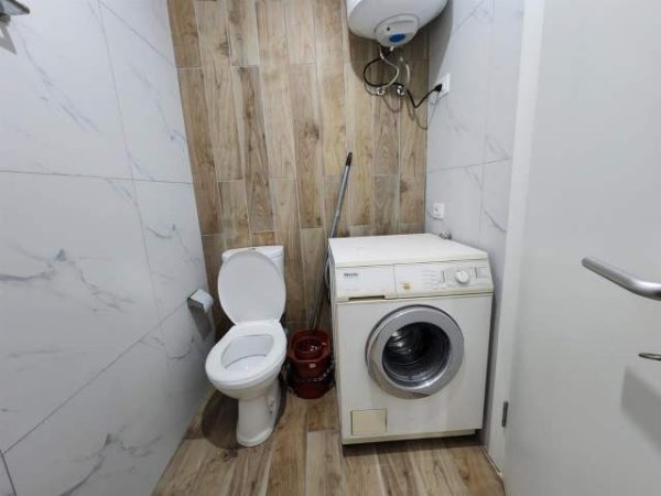 Tirane, jepet me qera garsonier 1+1 Kati 9, 32 m² 230 Euro (sokrat miho)