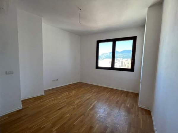 Tirane, shitet apartament 2+1 Kati 8, 117 m² 223.000 Euro (Rruga e Barrikadave)