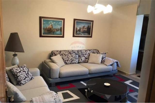 Tirane, jepet me qera apartament 2+1 Kati 5, 70 m² 42.000 Leke (Rruga e Dibrës)