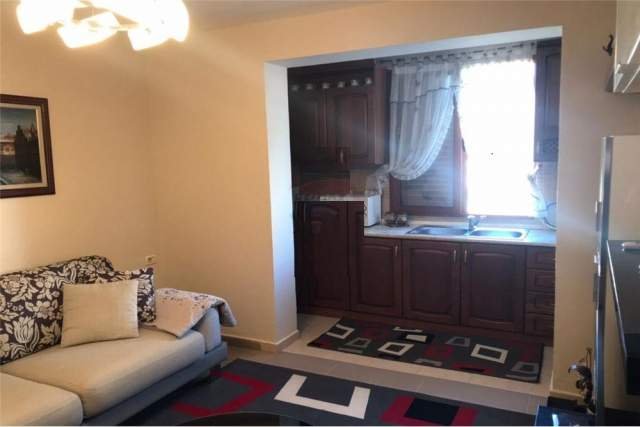 Tirane, jepet me qera apartament 2+1 Kati 4, 70 m² 42.000 Leke (Rruga e Dibrës)