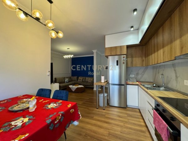 Tirane, jepet me qera apartament 2+1 Kati 3, 79 m² 600 € (Rruga e Dibres)