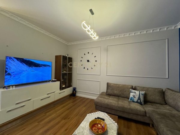 Tirane, jepet me qera apartament 2+1 Kati 3, 79 m² 600 € (Rruga e Dibres)