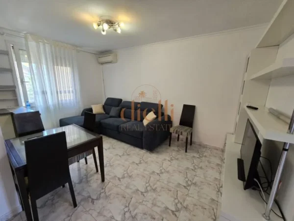Tirane, shitet apartament 1+1+Aneks Kati 3, 50 m² 88.000 € (Rruga Hoxha Tahsim)