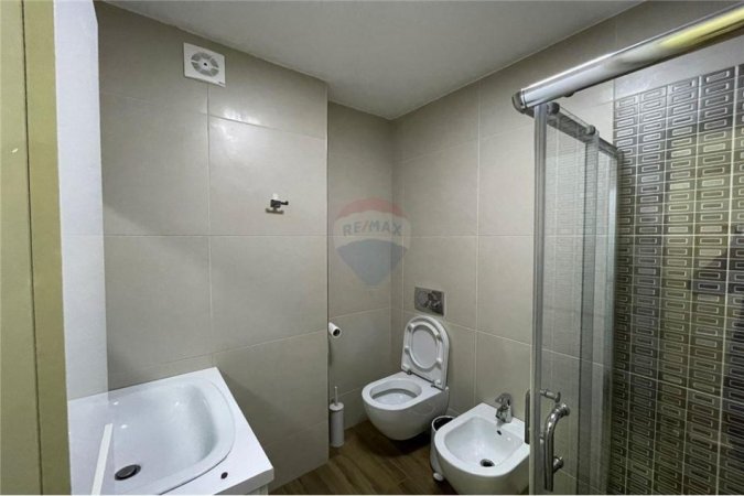 Tirane, jepet me qera 2+1 Kati 4, 90 m² 700 € (Komuna e Parisit)