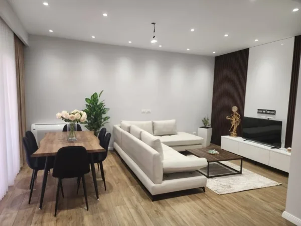 Tirane, jepet me qera 1+1 Kati 2, 123 m² 830 € (Rruga e Durrsit)