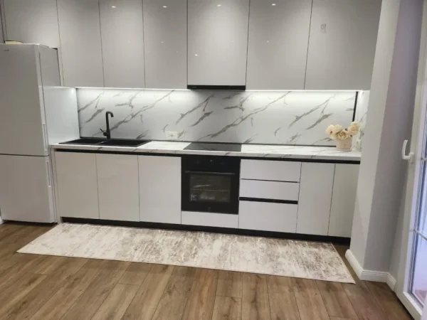 Tirane, jepet me qera 1+1 Kati 2, 123 m² 830 € (Rruga e Durrsit)