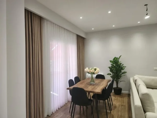 Tirane, jepet me qera 1+1 Kati 2, 123 m² 830 € (Rruga e Durrsit)