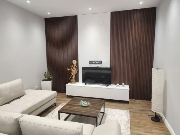Tirane, jepet me qera 1+1 Kati 2, 123 m² 830 € (Rruga e Durrsit)