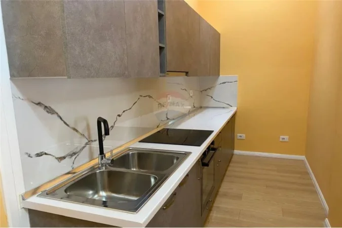 Tirane, jepet me qera 2+1 Kati 0, 93 m² 600 € (JEPET APARTAMENT ME QIRA TEK KODRA E DIELLIT)