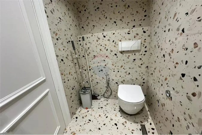 Tirane, jepet me qera 2+1 , 140 m² 2.000 € (JEPET ME QIRA APARTAMENT LUKSOZ PRANE COIN!)