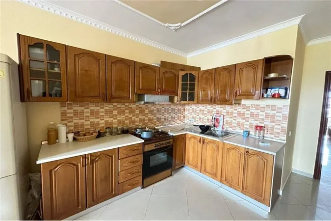 Tirane, jepet me qera apartament Kati 8, 78 m² 400 € 